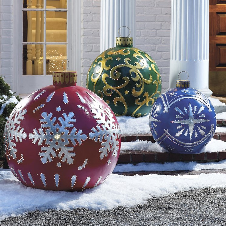 5 Best Outdoor Holiday Decorations | Breast Cancer Car Donations