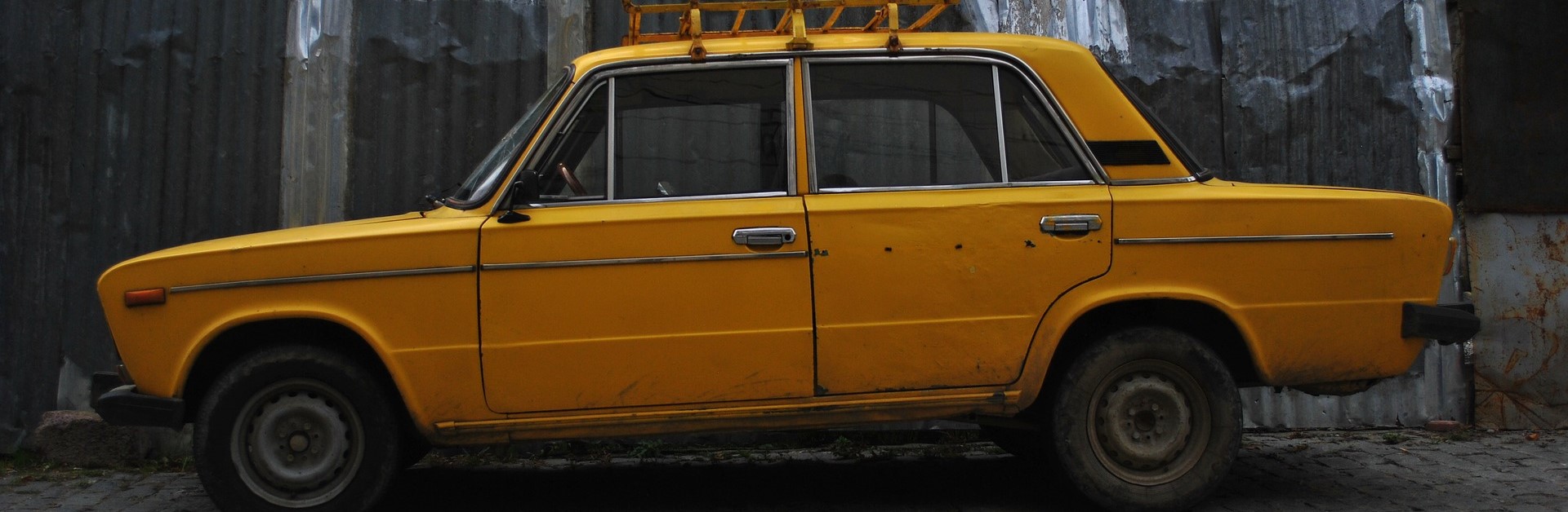 Yellow Oldtimer Car in Savannah, Georgia | Breast Cancer Car Donations