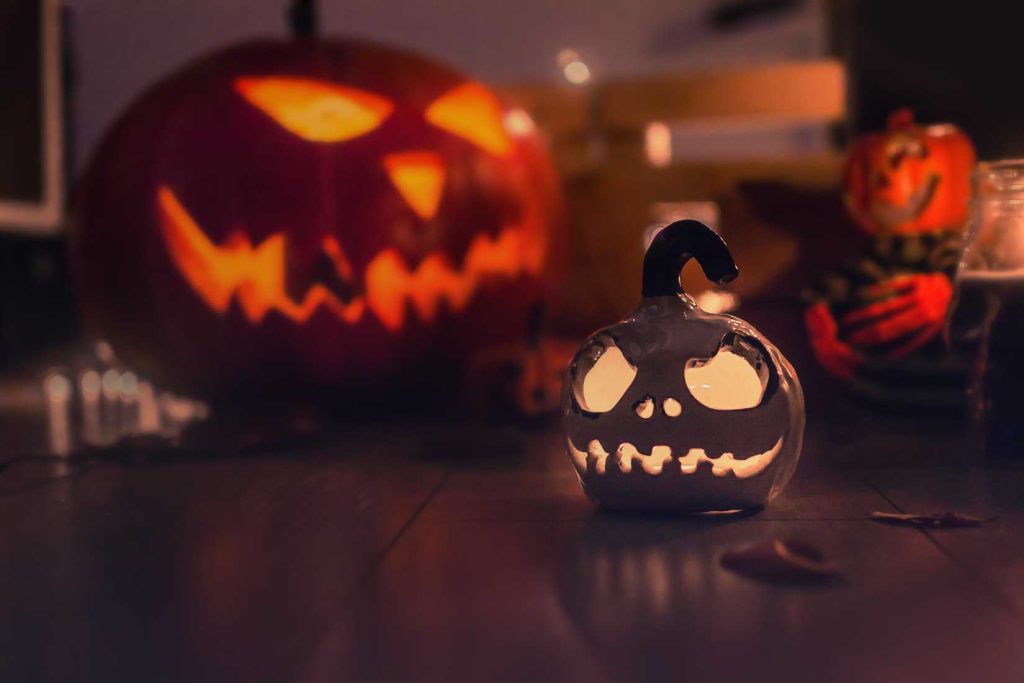 Jack O’Lantern Decorations in Halloween | Breast Cancer Car Donations