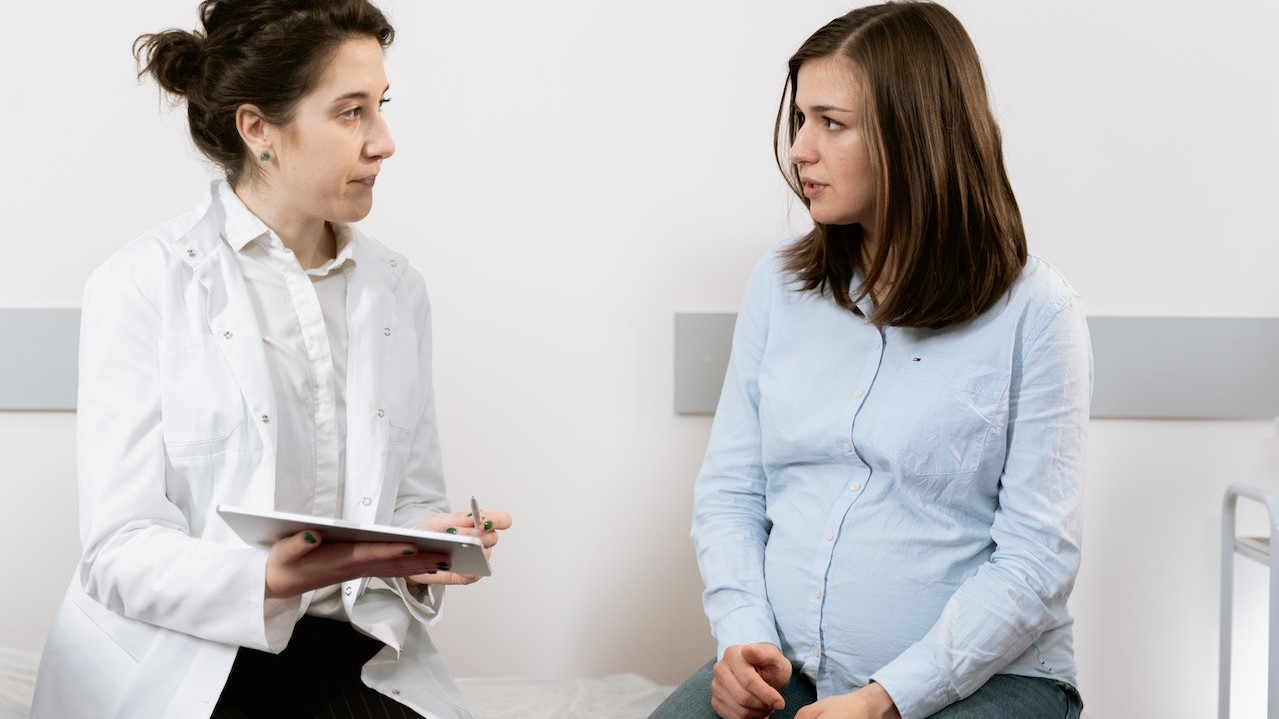 Pregnant woman consulting to doctor | Breast Cancer Car Donations  