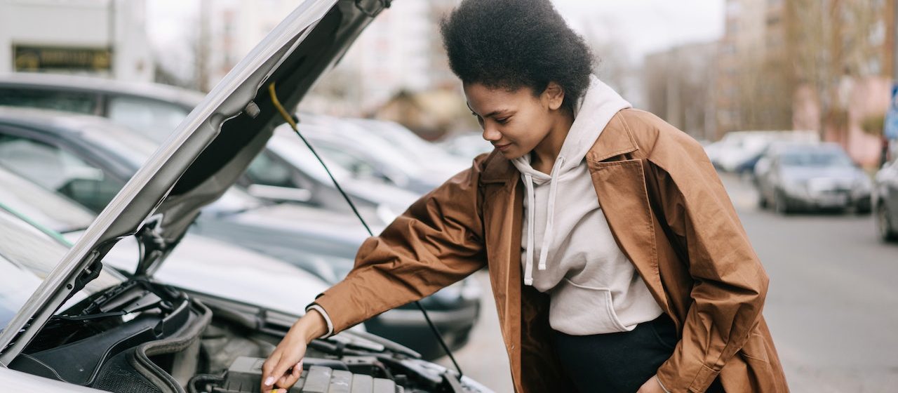 How to Properly Inspect Your Oil | Breast Cancer Car Donations