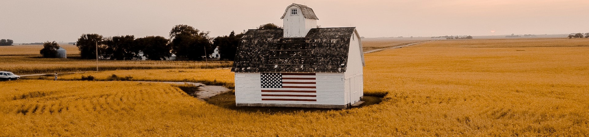 Barn on the center of the farm in iowa | Breast Cancer Car Donations