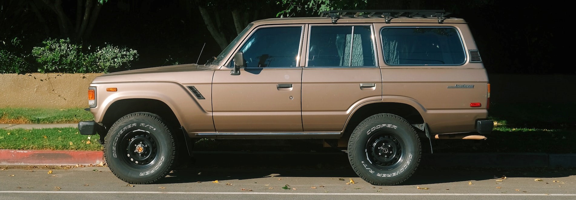 Brown Suv parked on the side of the road | Breast Cancer Car Donations