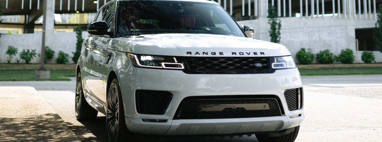Photograph of a White Range Rover | Breast Cancer Car Donations
