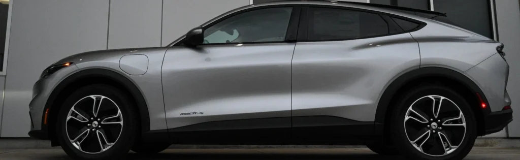 A car parked in a parking lot