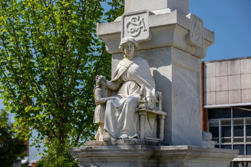 Macon, Statue, Monument image